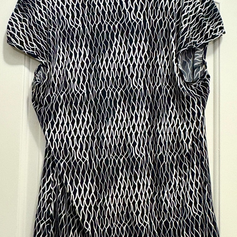 Black and White Patterned Women's Top - Picture 5 of 6